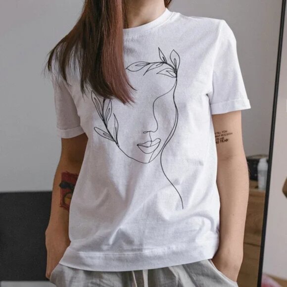 Minimal Goddess Line Art Sketch Tee - Picture 4 of 4